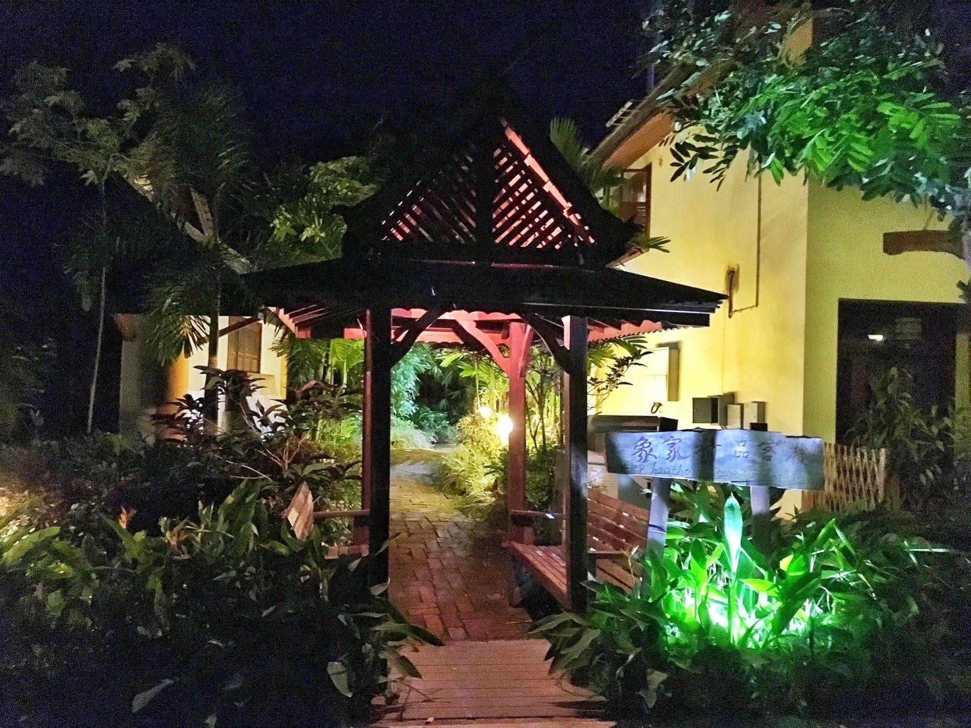 Xishuangbanna Elephanthome Boutique Guest House Dış mekan fotoğraf